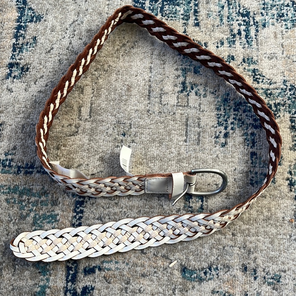 American Eagle cream leather belt